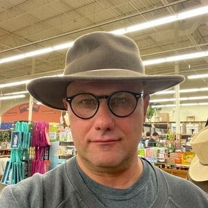 Meet your Posher, Carl